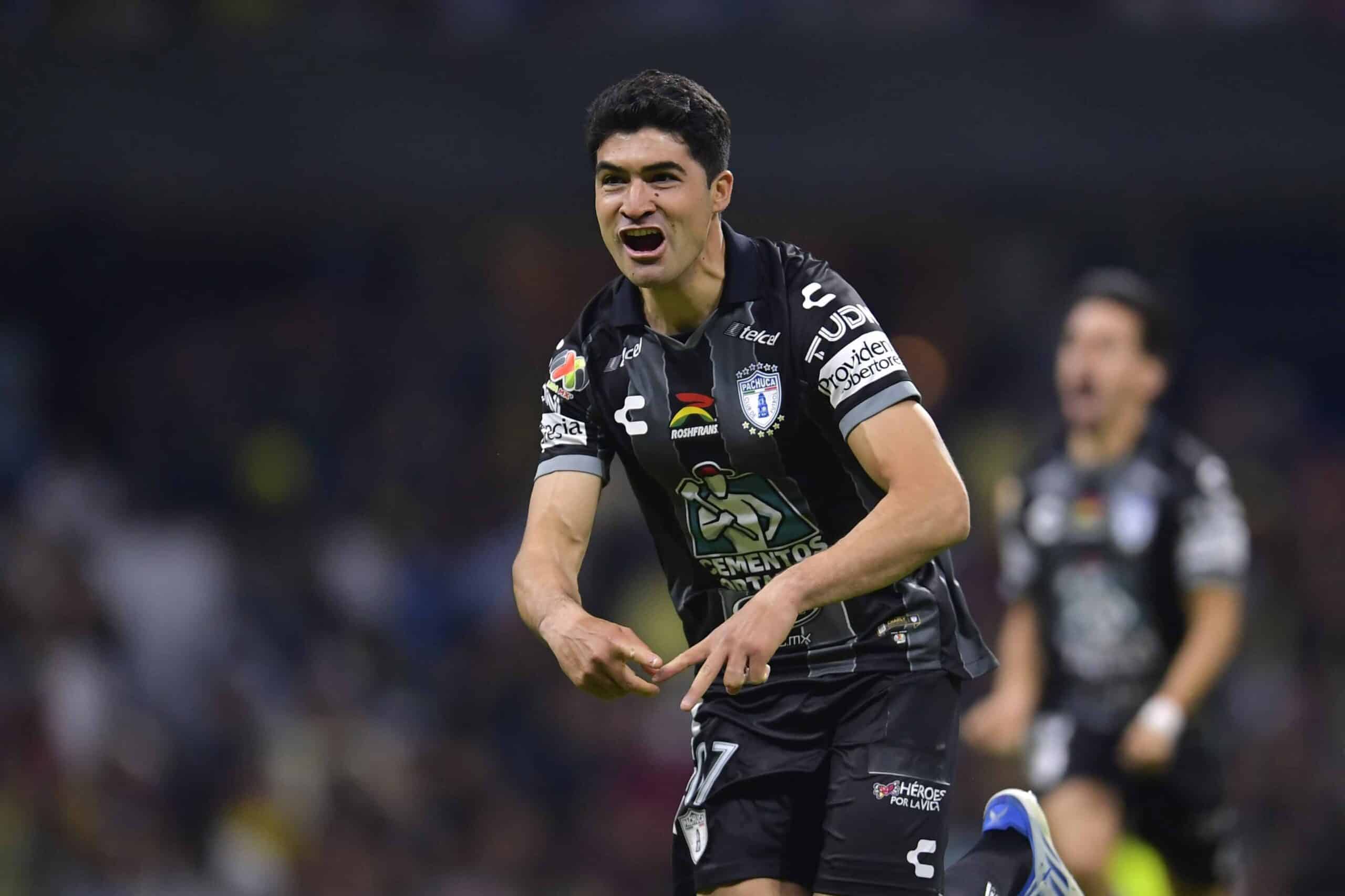 El delantero argentino Nicolás Ibáñez empató el juego para Pachuca. Foto: Mexsport