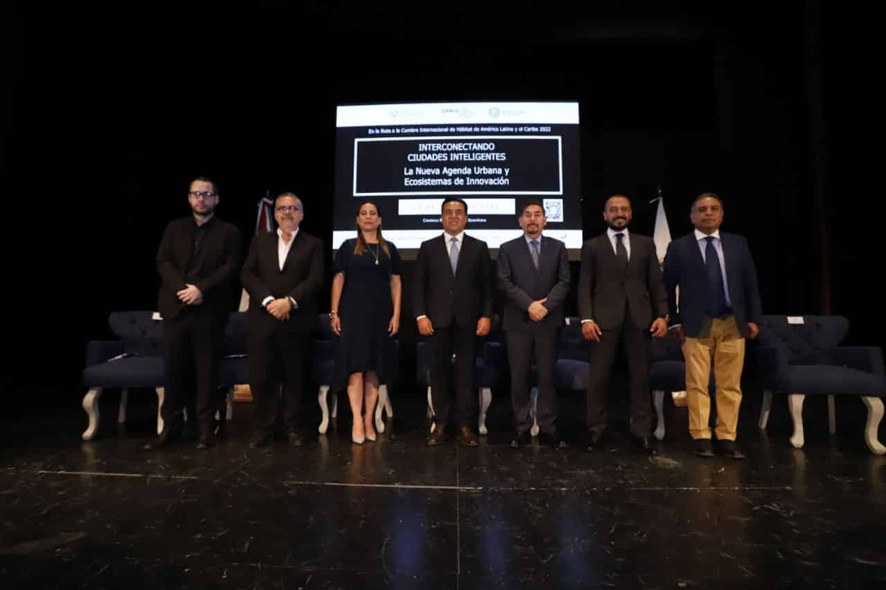 El presidente municipal de Querétaro, Luis Bernardo Nava, encabezó la inauguración del foro Interconectando Ciudades Inteligentes, la Nueva Agenda Urbana y Ecosistemas de Innovación