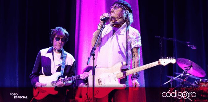 Johnny Depp, inmerso en un juicio contra Amber Heard, apareció por sorpresa este fin de semana sobre un escenario de Sheffield, para acompañar al rockero Jeff Beck