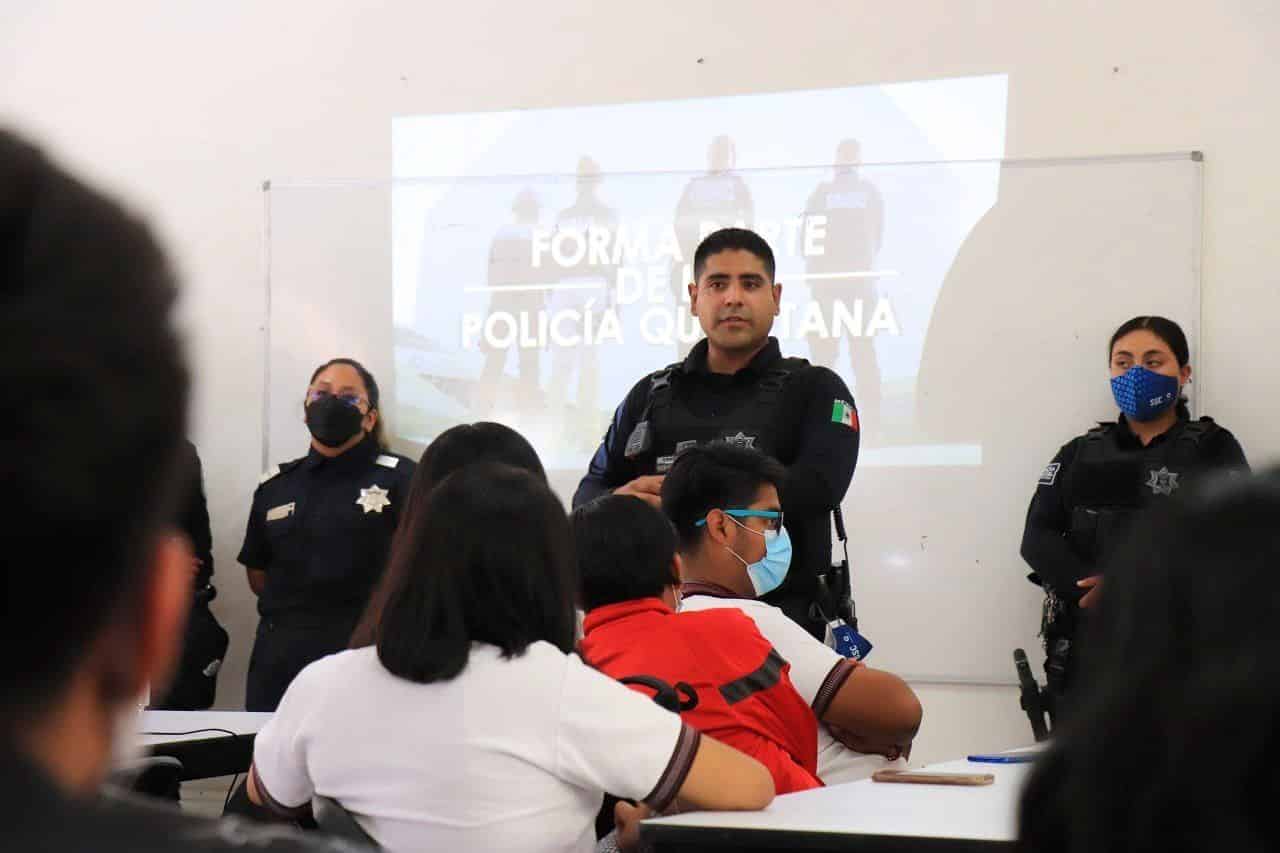 Integrantes de la Policía Queretana y de la Fiscalía General del Estado acudieron a planteles del COBAQ para difundir sus convocatorias de reclutamiento 