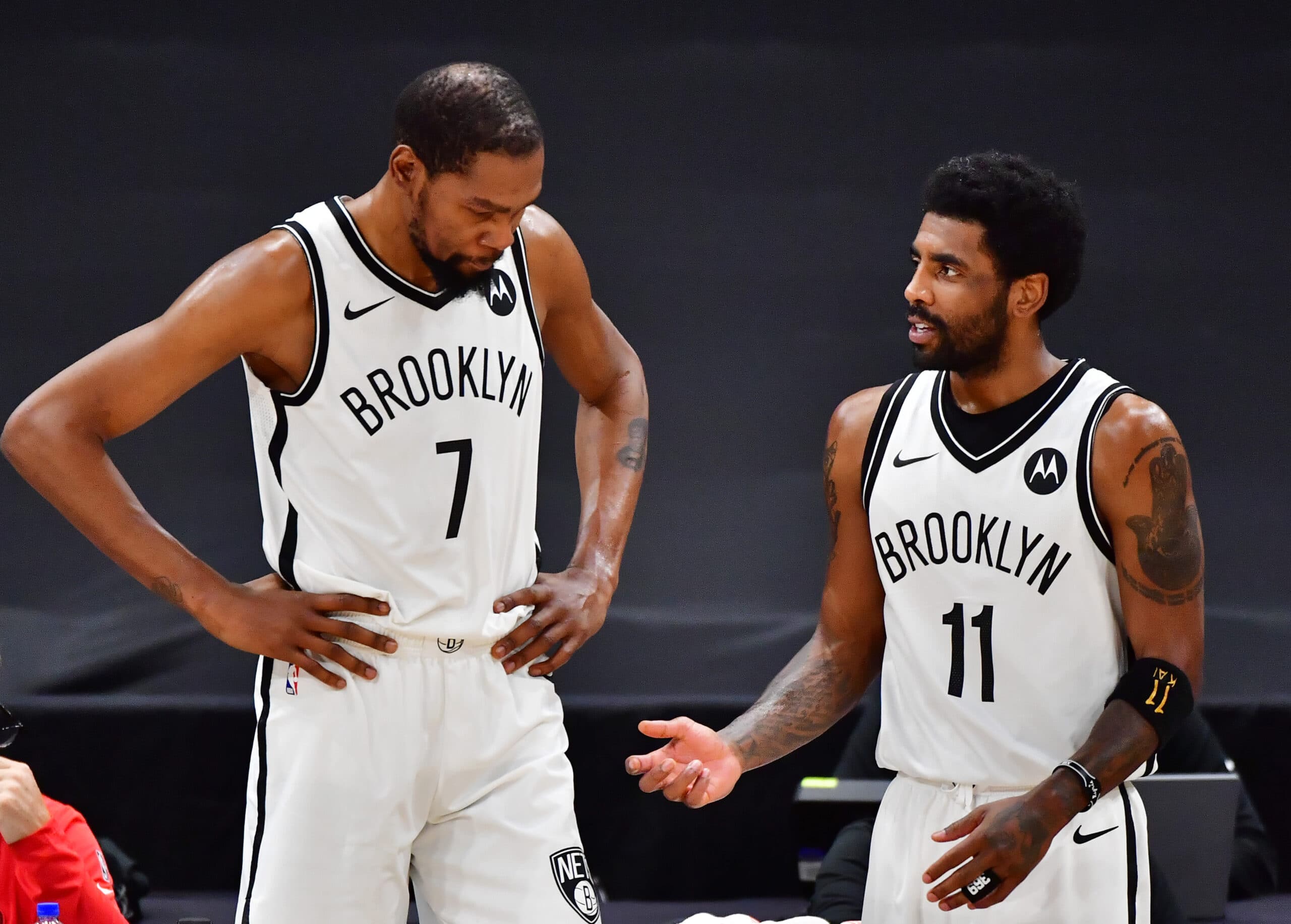 Días después de que Kyrie Irving confirmara que se queda en los Nets, Kevin Durant, de 33 años, solicitó su traspaso