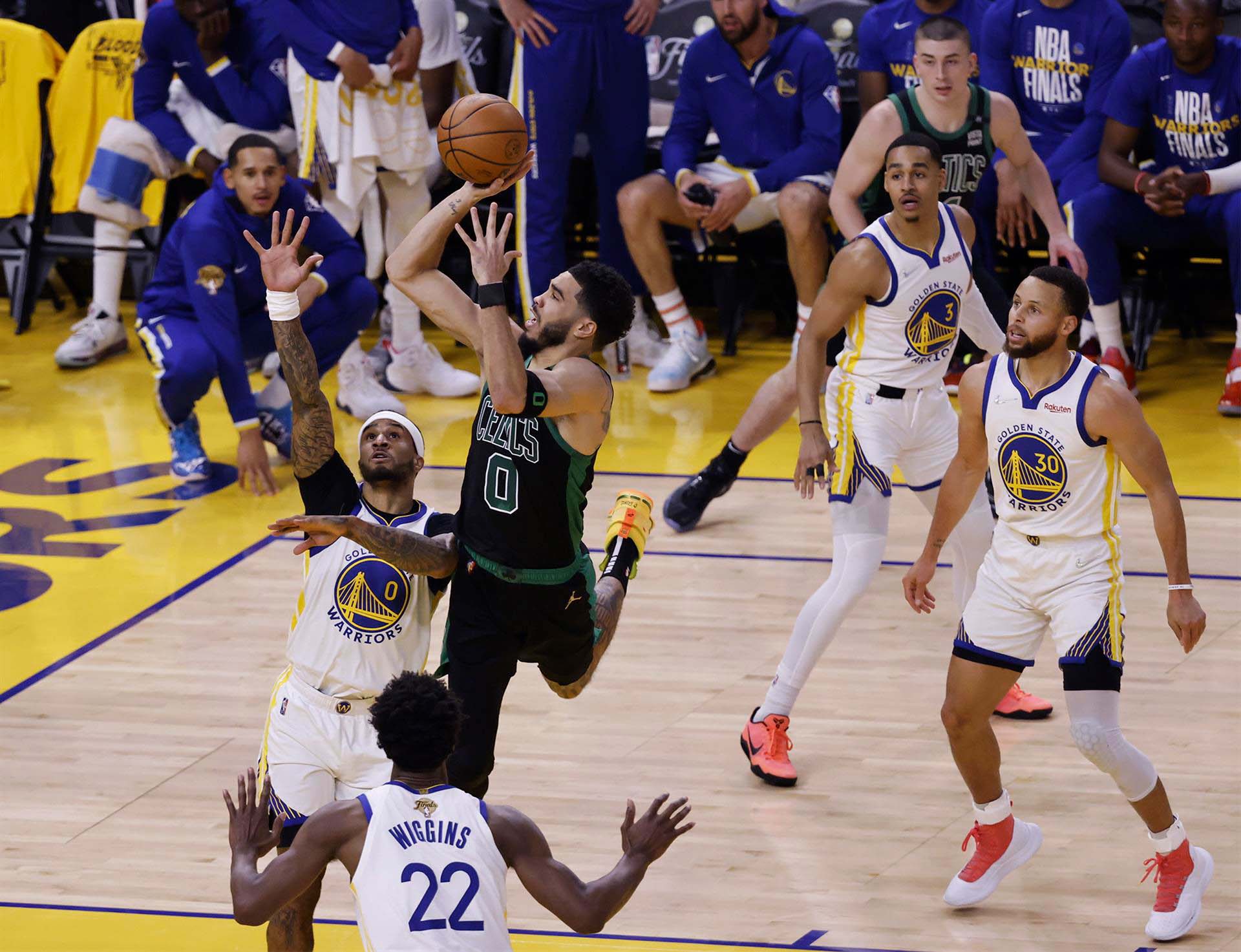 Los Celtics están contra la pared ante los Warriors en las Finales de la NBA 2022. Foto: Agencia EFE