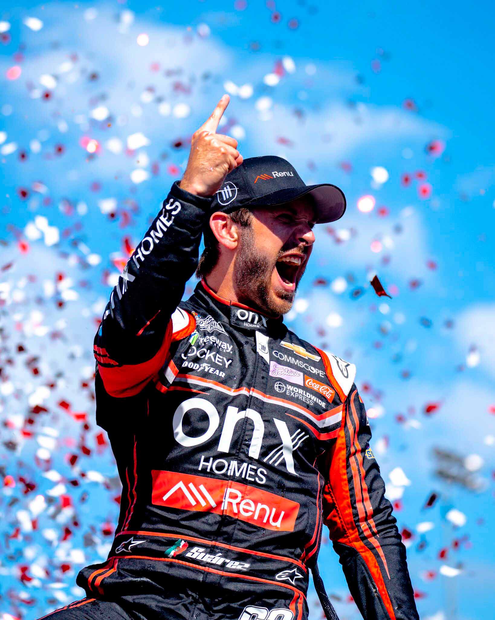 Daniel Suárez se convirtió en el primer piloto mexicano triunfador en la Nascar Cup Series. Foto: Especial