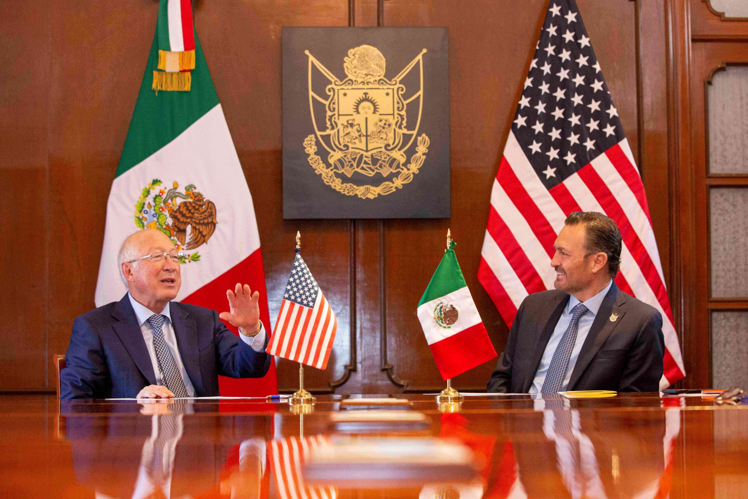 El gobernador de Querétaro, Mauricio Kuri, sostuvo un encuentro privado con el embajador de Estados Unidos en México, Ken Salazar. Foto: Especial