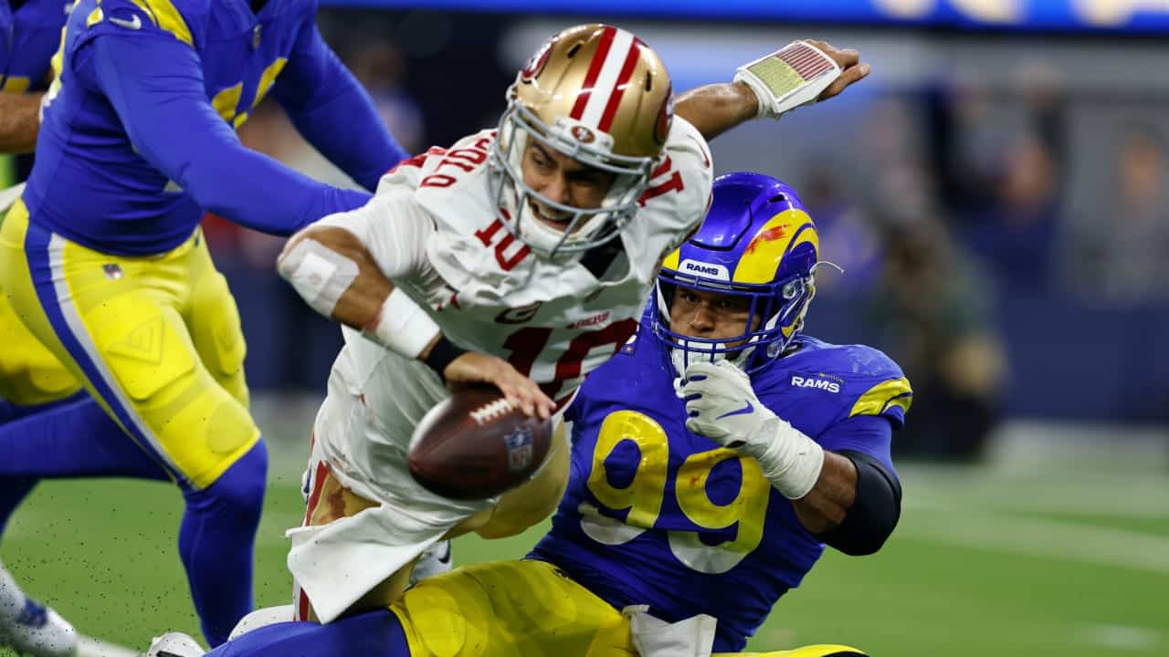 Aaron Donald acumula 98 capturas de quarterback, 440 tacleadas totales, 282 en tacleadas en solitario y ha forzado 23 balones sueltos en 127 partidos