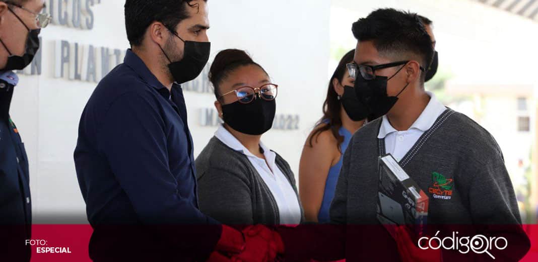 Sedesoq continúa entrega de apoyos tecnológicos a estudiantes