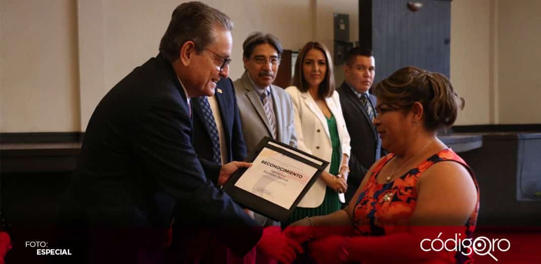 Usebeq reconoce trabajo de las educadoras