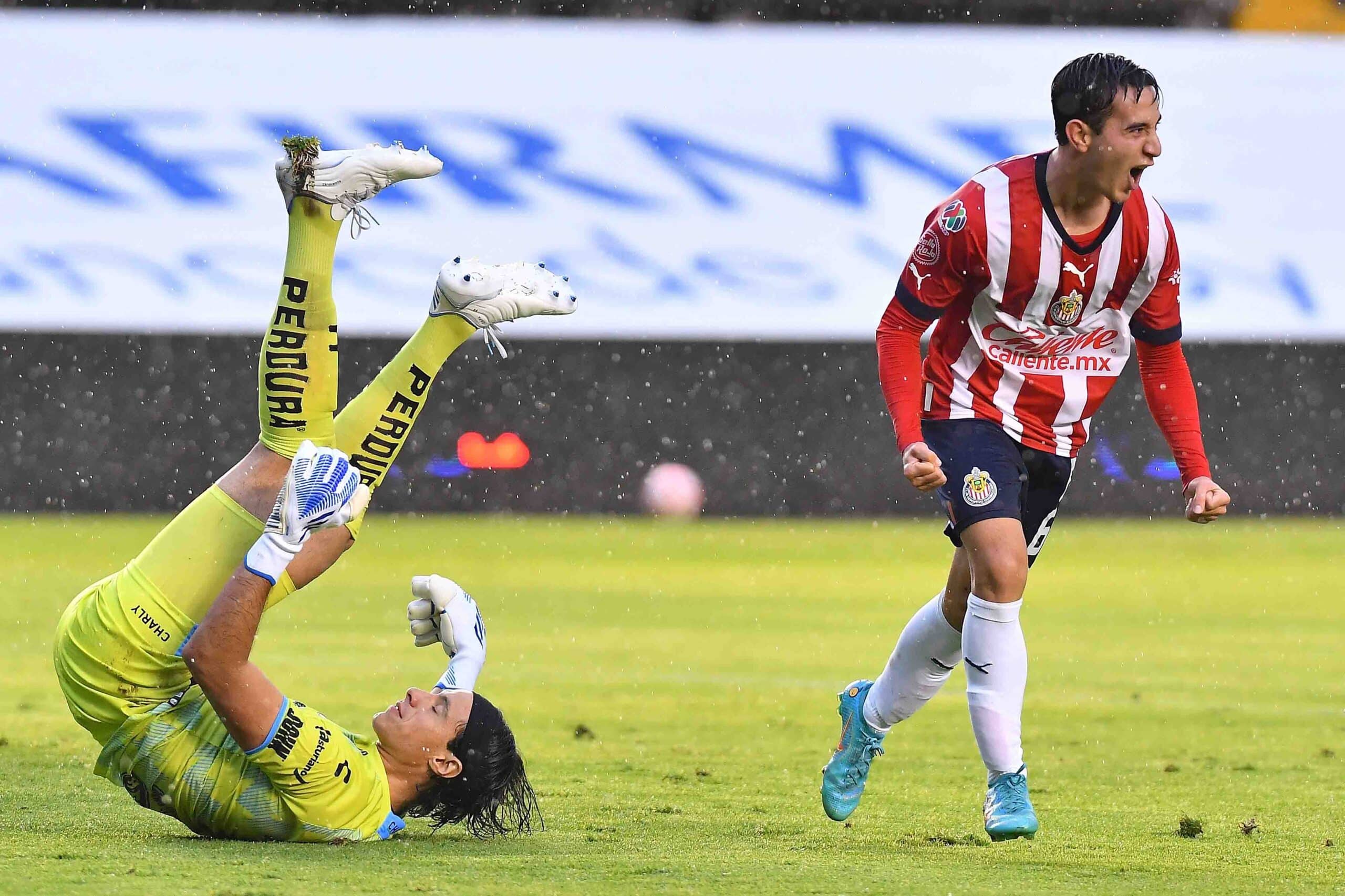 Sebastián Pérez Bouquet anotó el primer gol de las Chivas. Foto: Mexsport