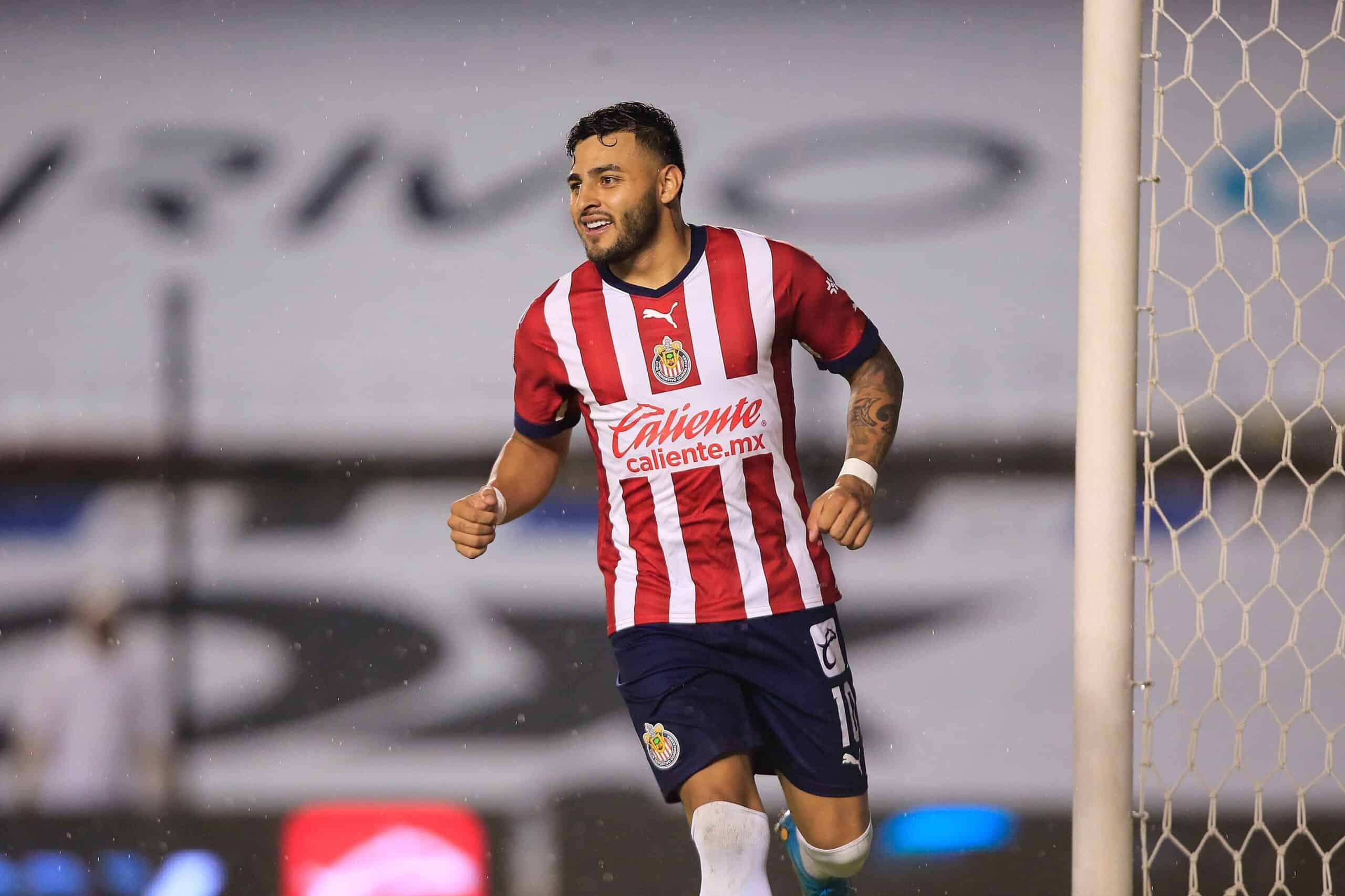 Desde el punto penal, Alexis Vega también marco para el "Rebaño Sagrado". Foto: Mexsport