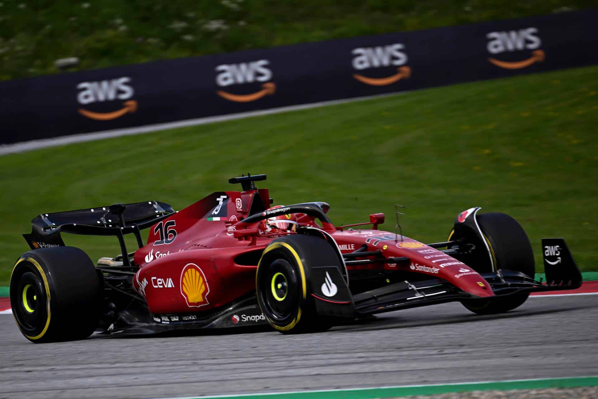 Charles Leclerc superó a "Checo" en el Campeonato de Pilotos de la temporada 2022. Foto: Agencia EFE