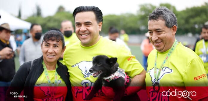 El presidente municipal de Querétaro, Luis Bernardo Nava Guerrero, destacó el éxito de la segunda carrera canina. Foto: Especial
