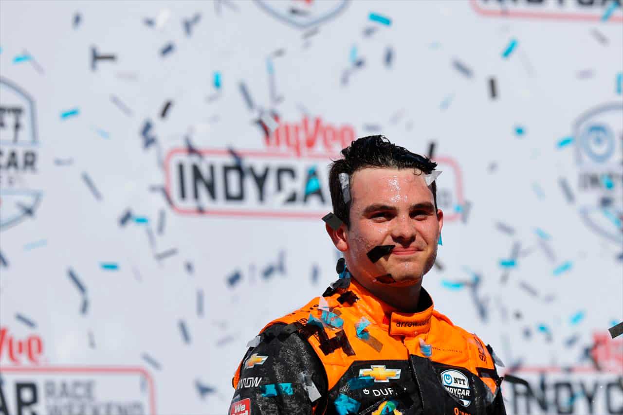 El piloto mexicano "Pato" O'Ward sumó su cuarta victoria en IndyCar Series. Foto: Especial