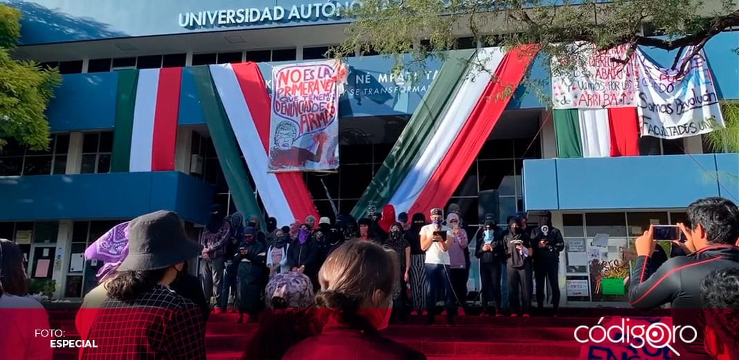Estudiantes de la UAQ en paro presentan pliego petitorio