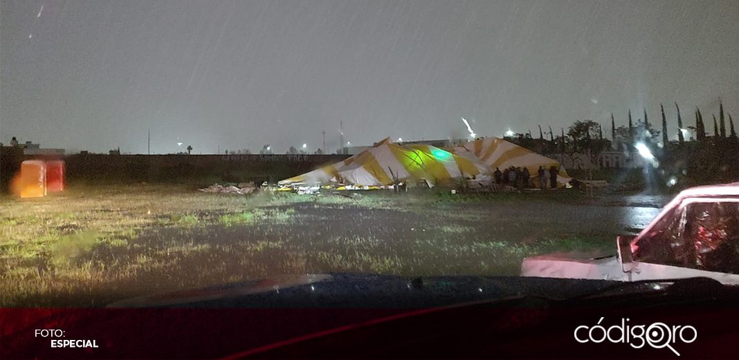 Lluvia colapsa una carpa en avenida del Sol