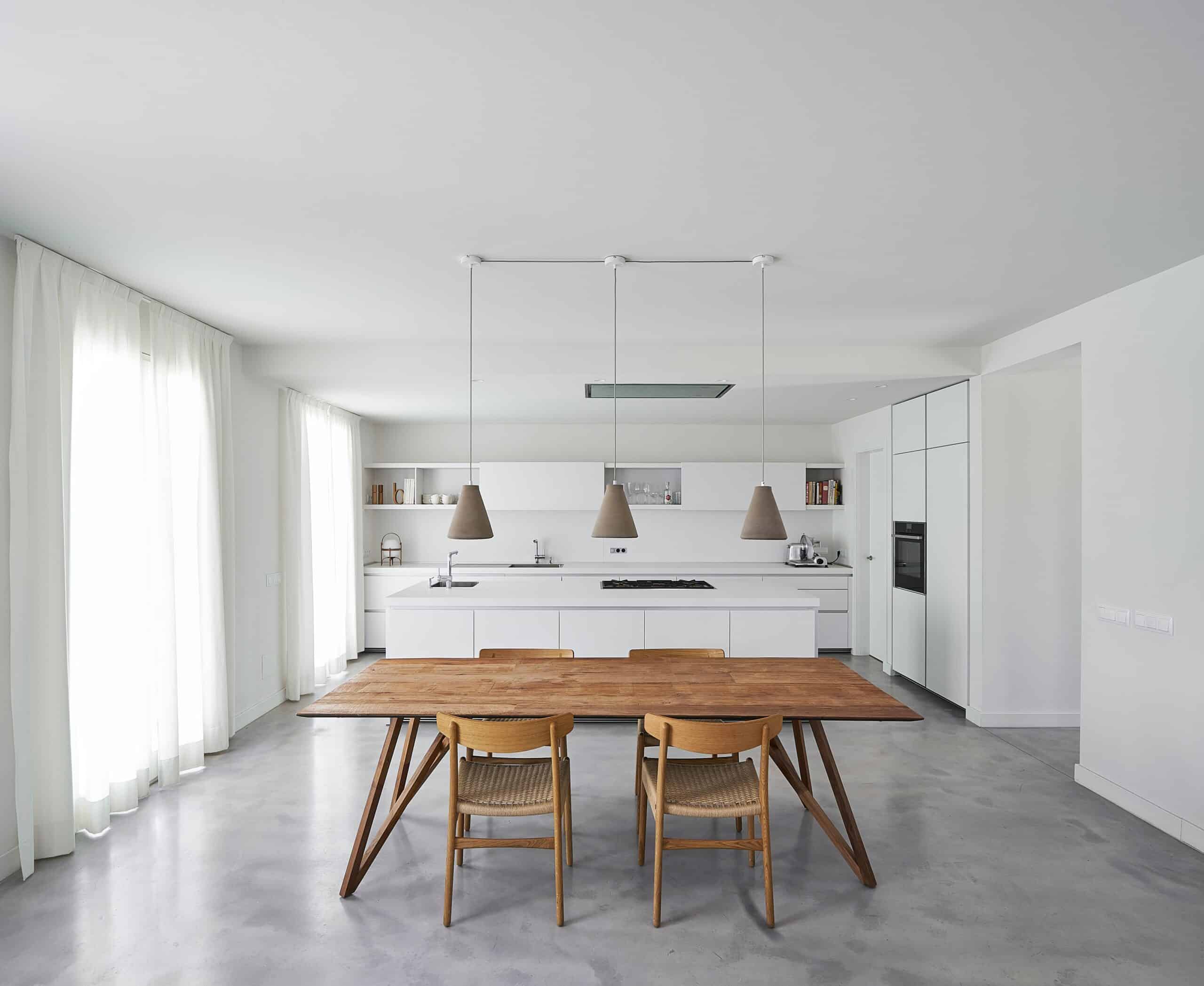 Cuando pensamos en renovar el estilo de nuestra casa, una de las primeras cosas que buscamos son comedores económicos y modernos