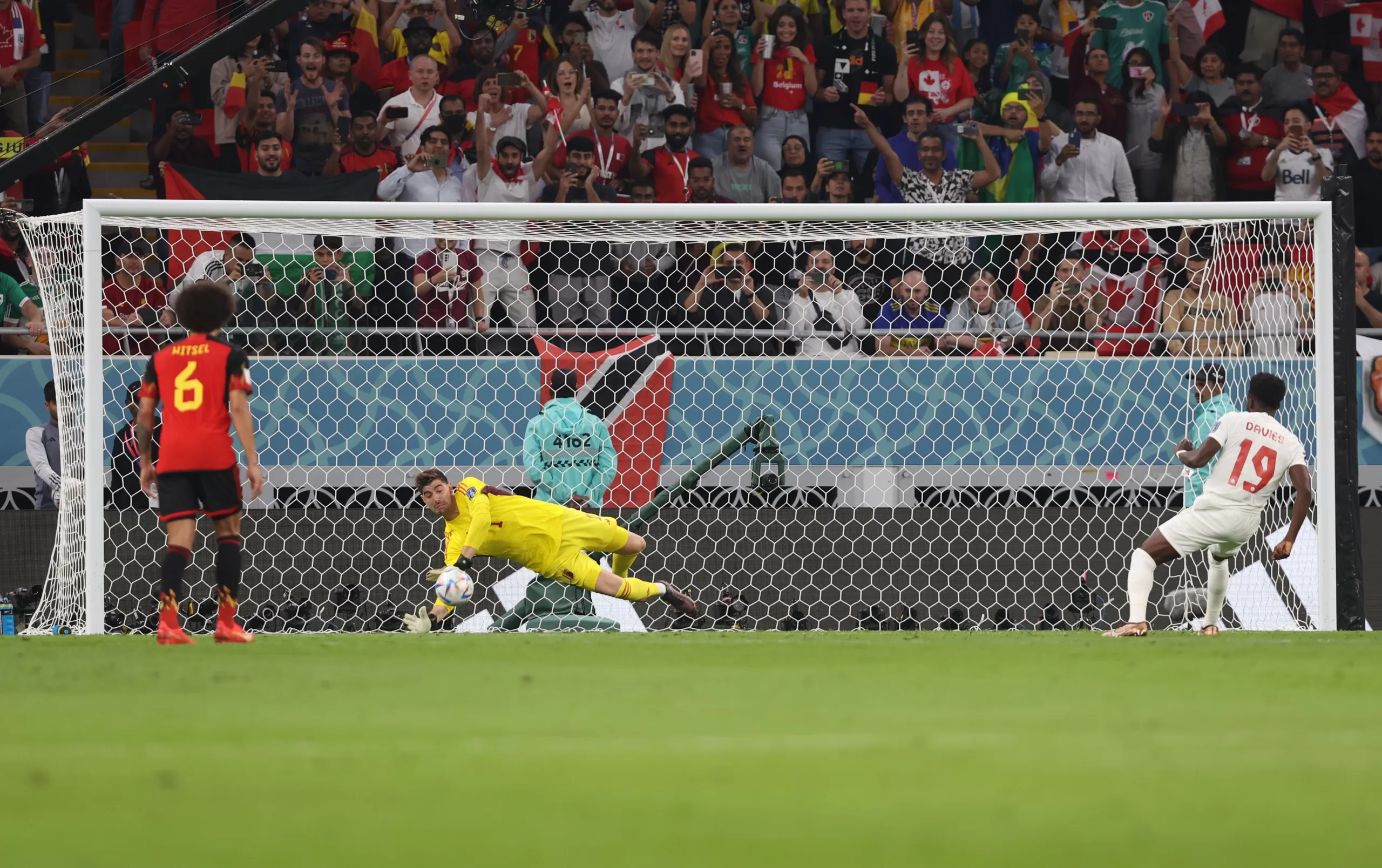 Alphonso Davies falló desde los once pasos