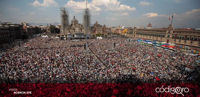 Un millón 200 mil personas participaron en la marcha de apoyo a López Obrador. Foto: Agencia EFE