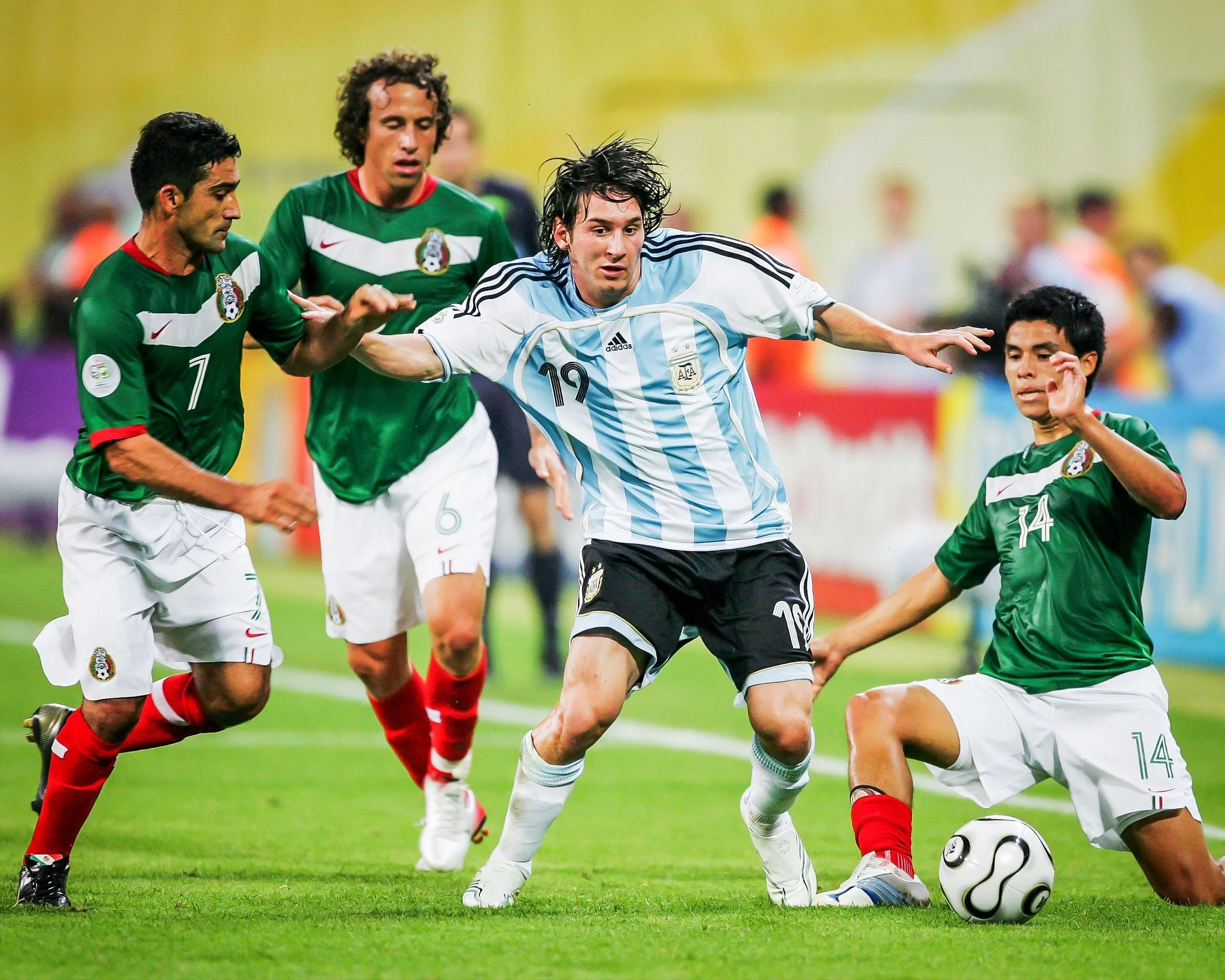 Messi contra Pineda, Zinha y Torrado en la Copa del Mundo Alemania 2006