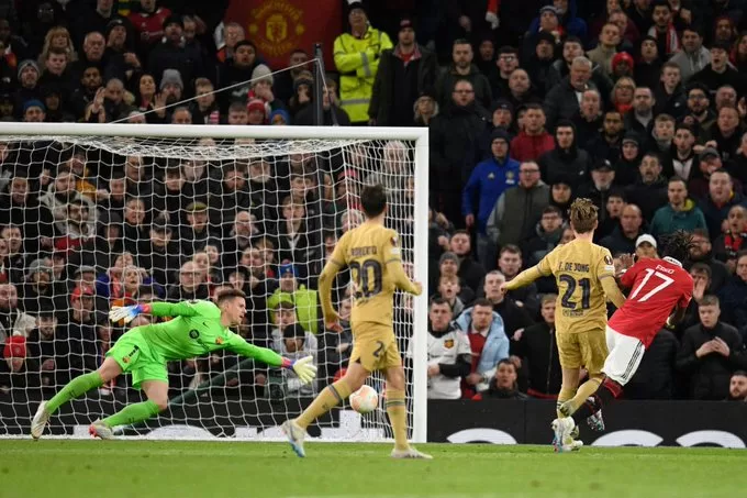 Fred aprovechó una desatención en la zona baja blaugrana y de pierna derecha fusiló a ter Stegen para empatar el juego