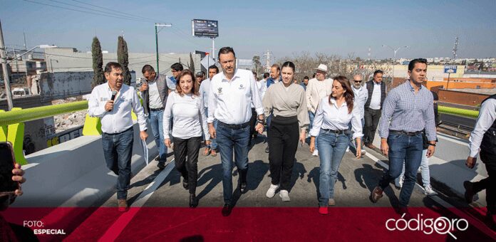 El gobernador del estado de Querétaro, Mauricio Kuri González, puso en marcha el puente de avenida Sombrerete. Foto: Especial