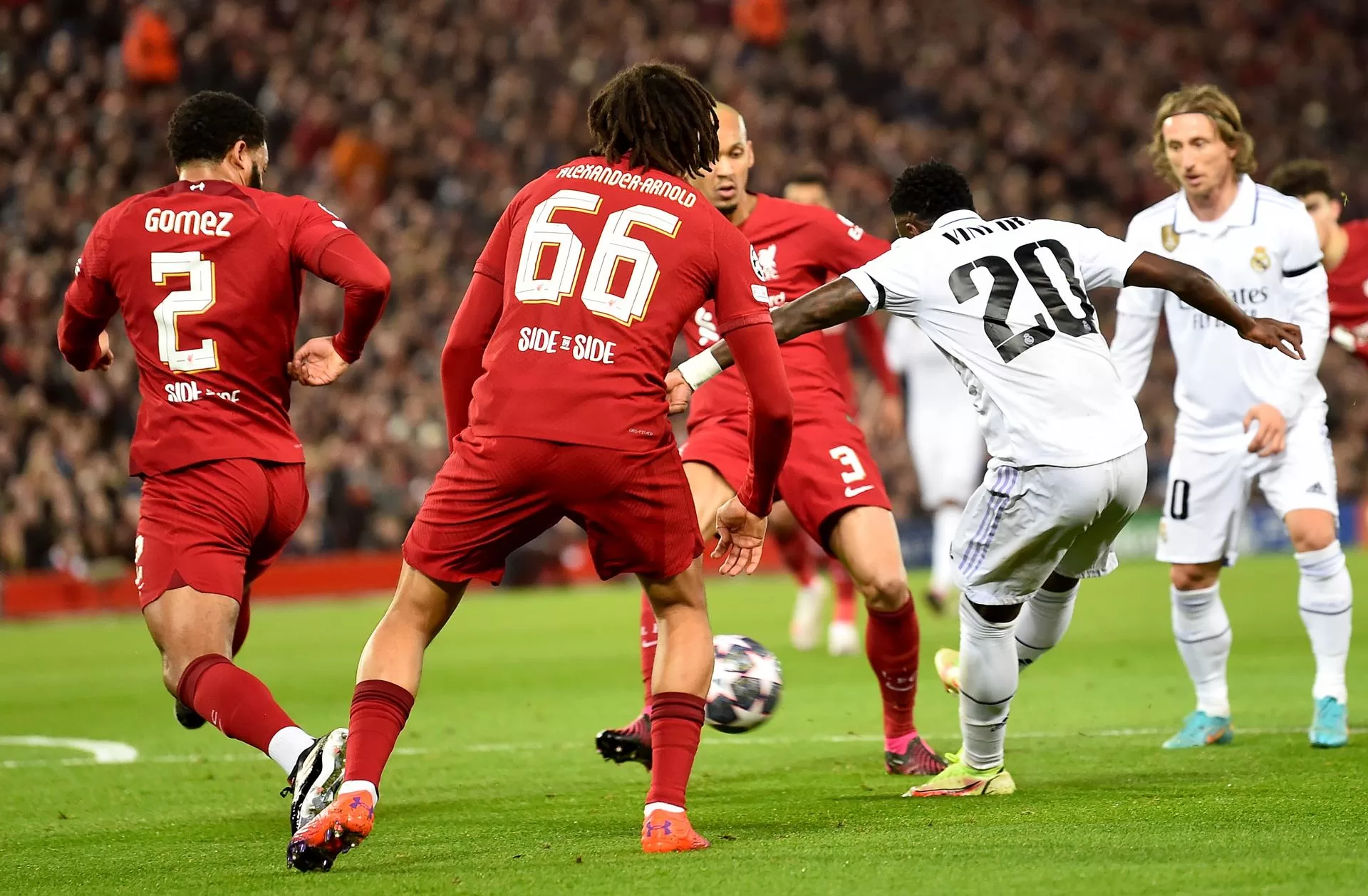 El brasileño registra 4 GOLES en 4 partidos disputados contra el Liverpool