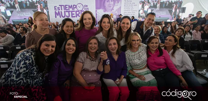 La secretaria de Educación del estado de Querétaro, Guadalupe Murguía Gutiérrez, encabezó un acto con mujeres. Foto: Especial
