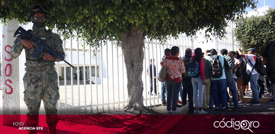 Familiares exigen liberar a policías detenidos por Ayotzinapa