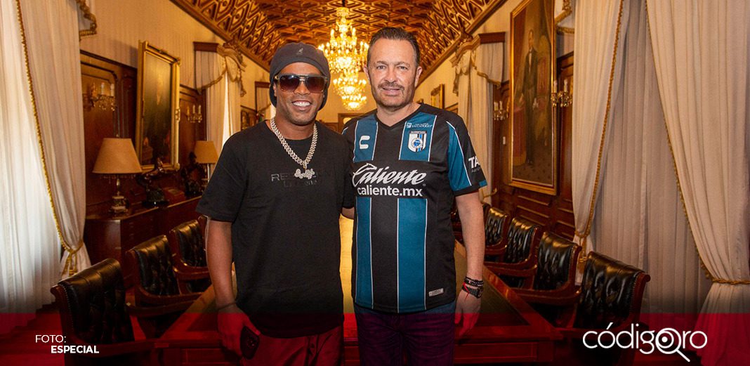 Gobernador de Querétaro recibe a Ronaldinho