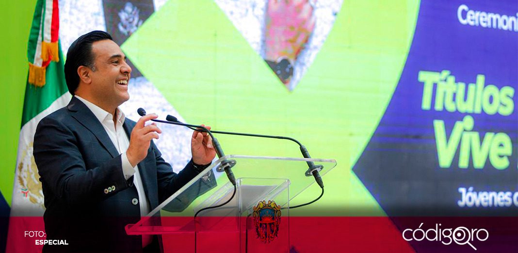 Nava entrega Beca de Voluntariado Internacional “Vive México”