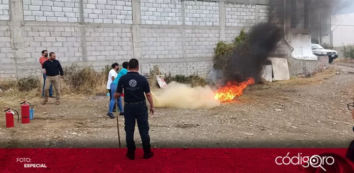 En Jalpan de Serra, la Secretaría de Salud del Estado de Querétaro capacitó en manejo de extintores. Foto: Especial