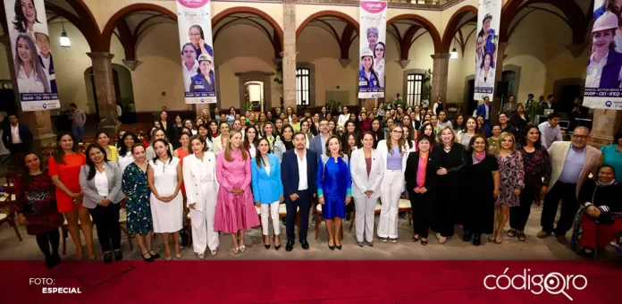 El titular de la SDUOP, Fernando González Salinas, encabezó el evento “Los pasos de la mujer en la construcción”