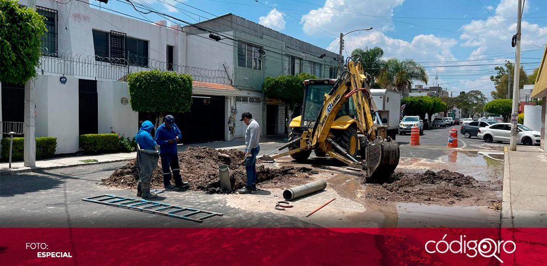 CEA repara tubería en Jardines de la Hacienda