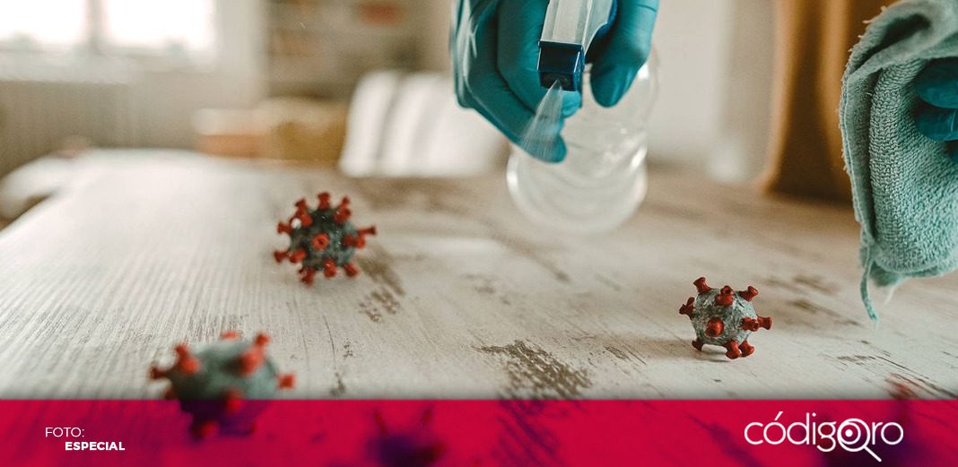 El coronavirus se propagó en los hogares a través de manos y superficies