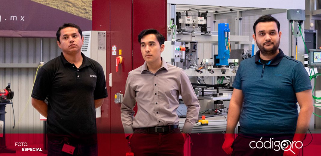 Estudiantes UPQ y Brose desarrollan máquina para Ford