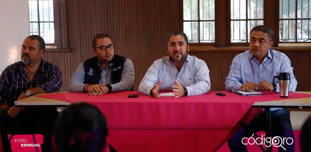 Autoridades municipales entablan diálogo con comerciantes artesanos