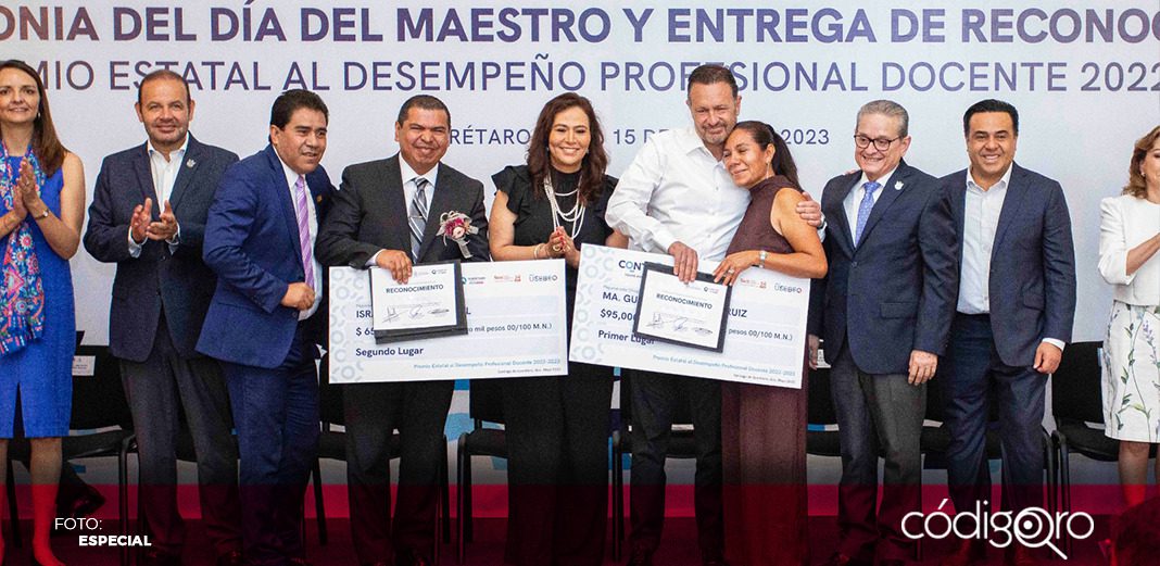 Gobernador encabeza la entrega de reconocimientos a docentes