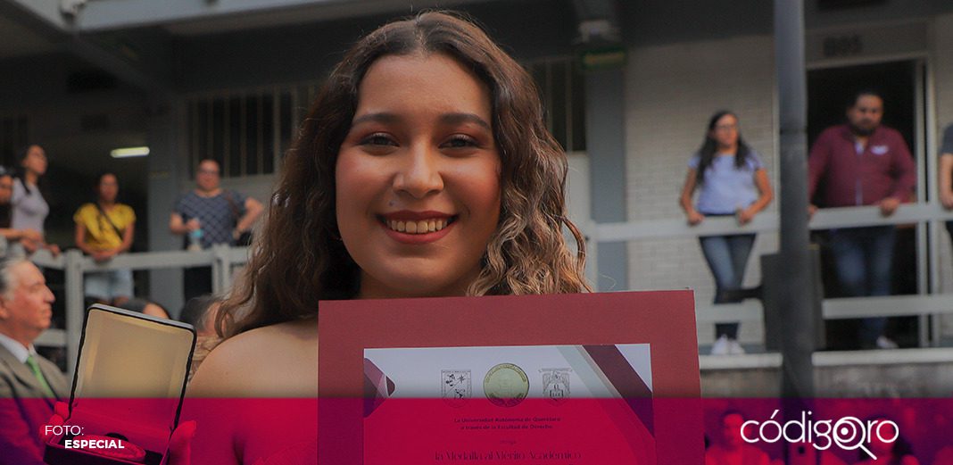 Entrega Facultad de Derecho Medalla al Mérito Académico
