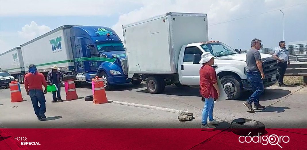 Bloquean carretera México-Querétaro por más de 2 horas