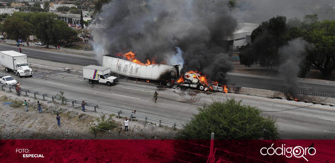 Cierran carretera México-Querétaro por accidente e incendio