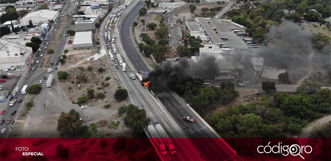 Incendio y bloqueo causan caos en carretera 57