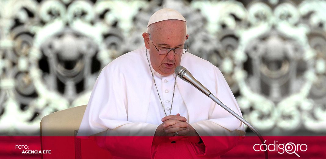 Papa Francisco “está bien, despierto y consciente”