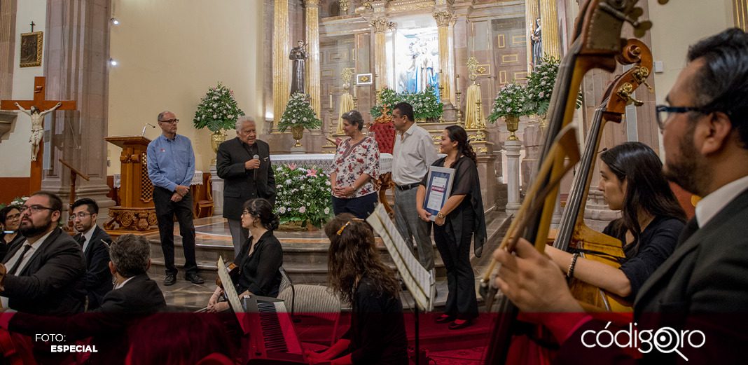 Otorga UAQ reconocimiento a José Guadalupe Flores