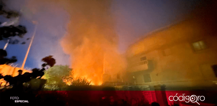 La embajada de Suecia en Irak fue incendiada por decenas de manifestantes. Foto: Especial