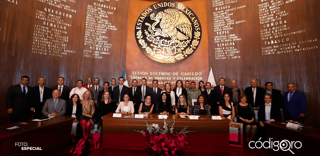 Nava entrega preseas por aniversario de Santiago de Querétaro