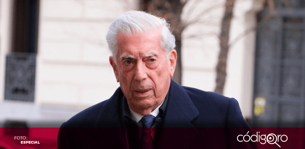 Vargas Llosa es hospitalizado por Covid-19