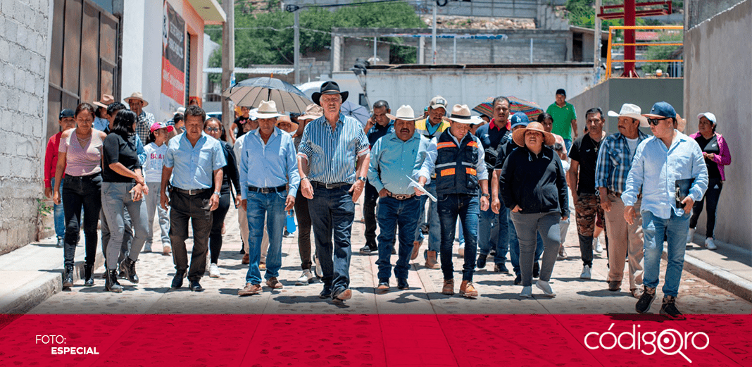 Enrique Vega Carriles supervisa obras de urbanización