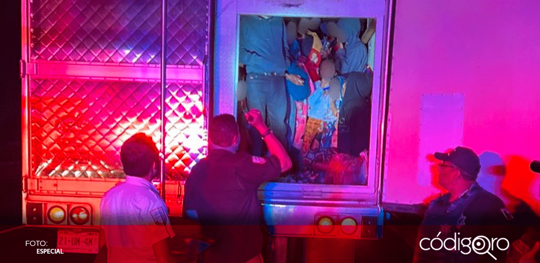 Hallan a 231 migrantes hacinados en un tráiler en Puebla