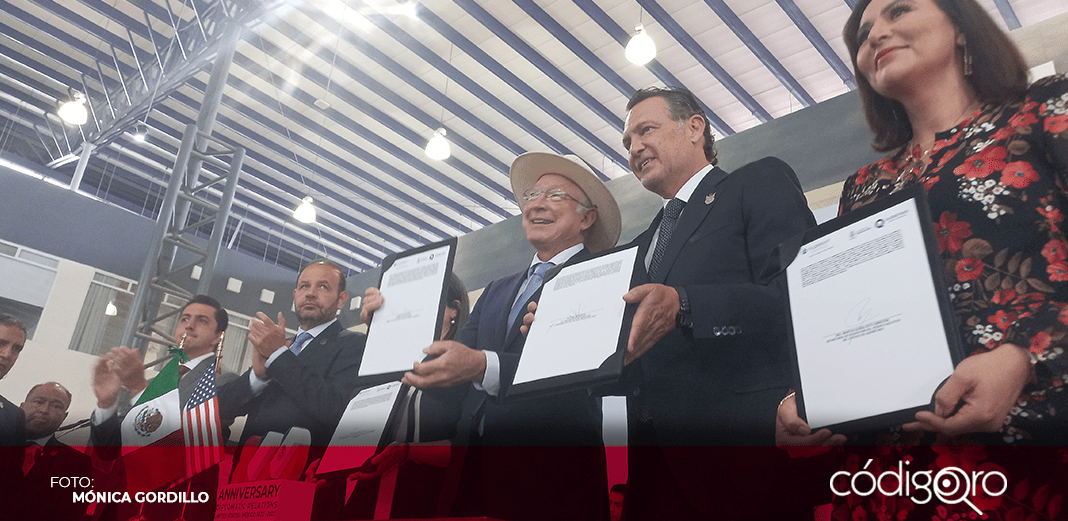 Atestiguan Kuri y Ken Salazar firma de convenio para becas de movilidad