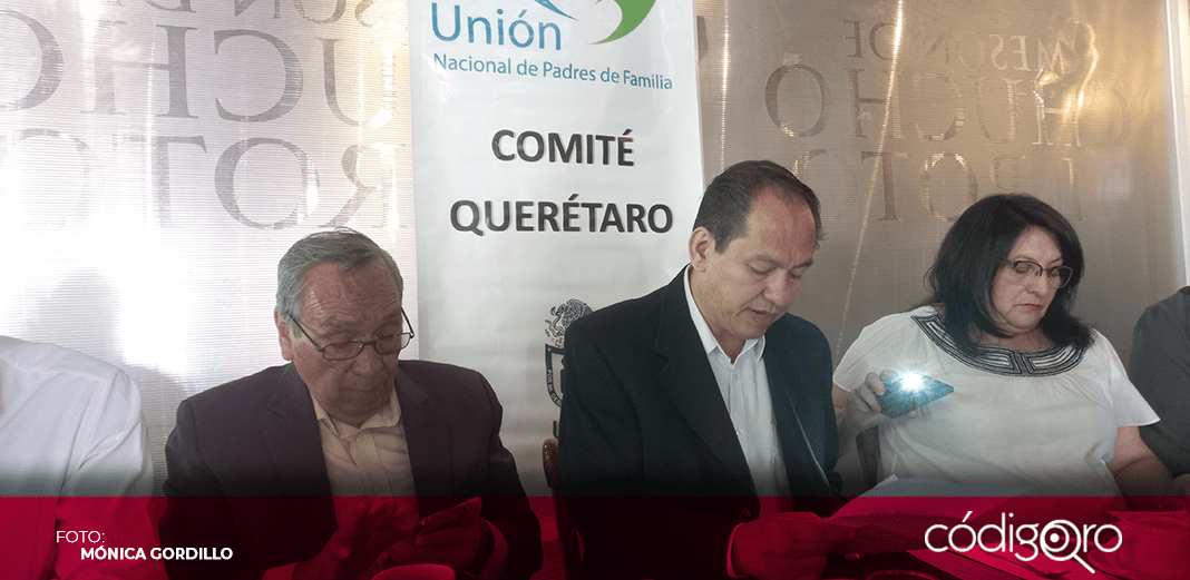 Piden al gobernador detener entrega de libros de texto