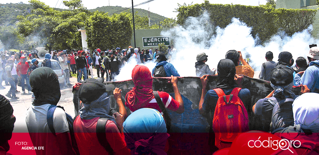 Militares impiden protesta de padres de normalistas de Ayotzinapa